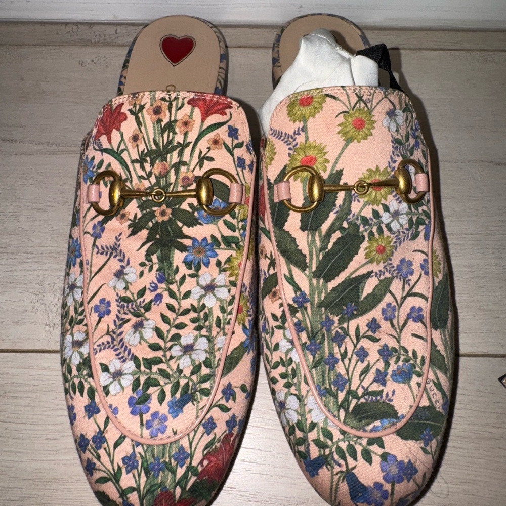 Gucci Princetown Floral Print Mules with Gold Accents size 39
